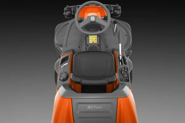 RC 320Ts AWD Vágóasztalos Fűnyírótraktor - Image 14