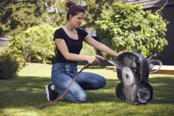 AUTOMOWER® 310 Mark II Robotfűnyíró - Image 5